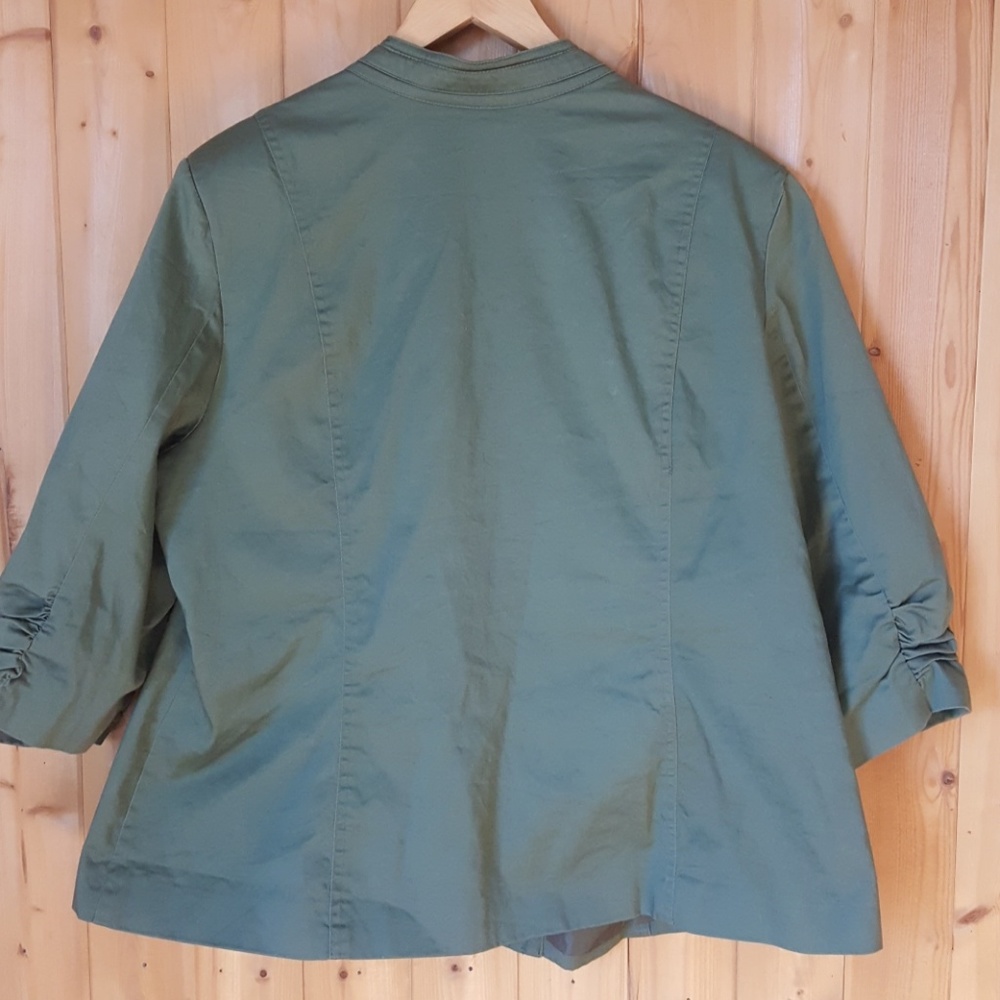 Dressbarn Open Front Green Blazer - Picture 2 of 8